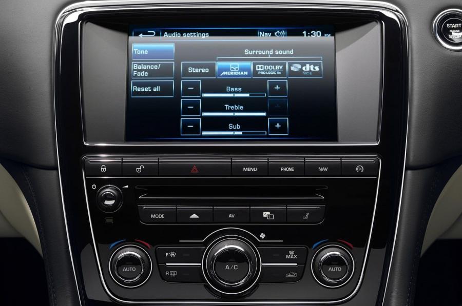  Jaguar XJ V6 2013 года  (фото 11 из 26)